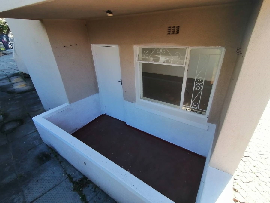 2 Bedroom Property for Sale in Vredehoek Western Cape
